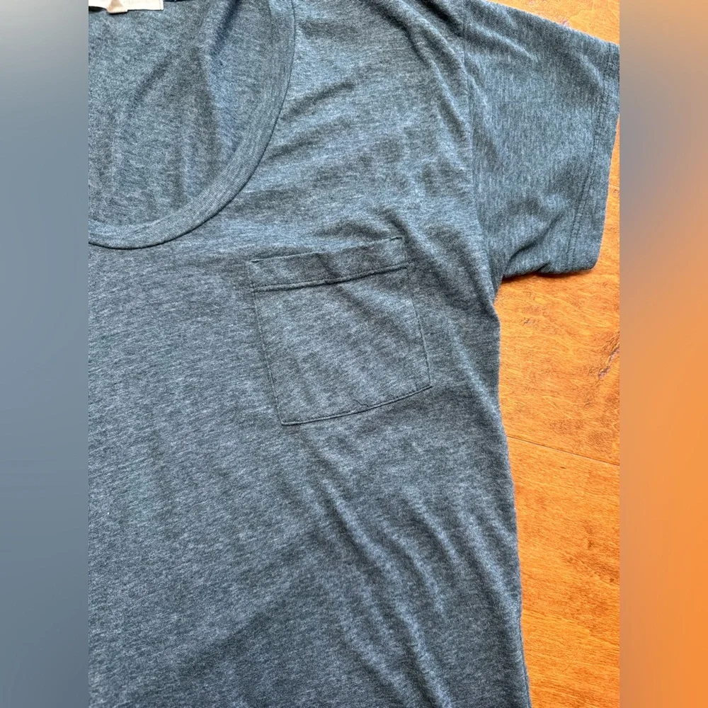 Truly Madly Deeply Forest Green Heathered Pocket Tee XS Soft Basic